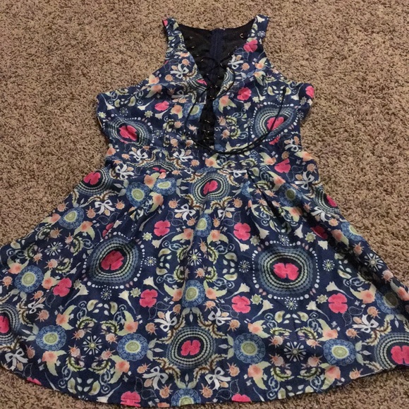 Spring dress - Picture 1 of 3
